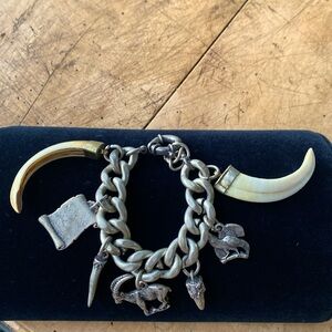 🎩NWOT Vintage Austrian statement bracelet. Brushed silver tone.